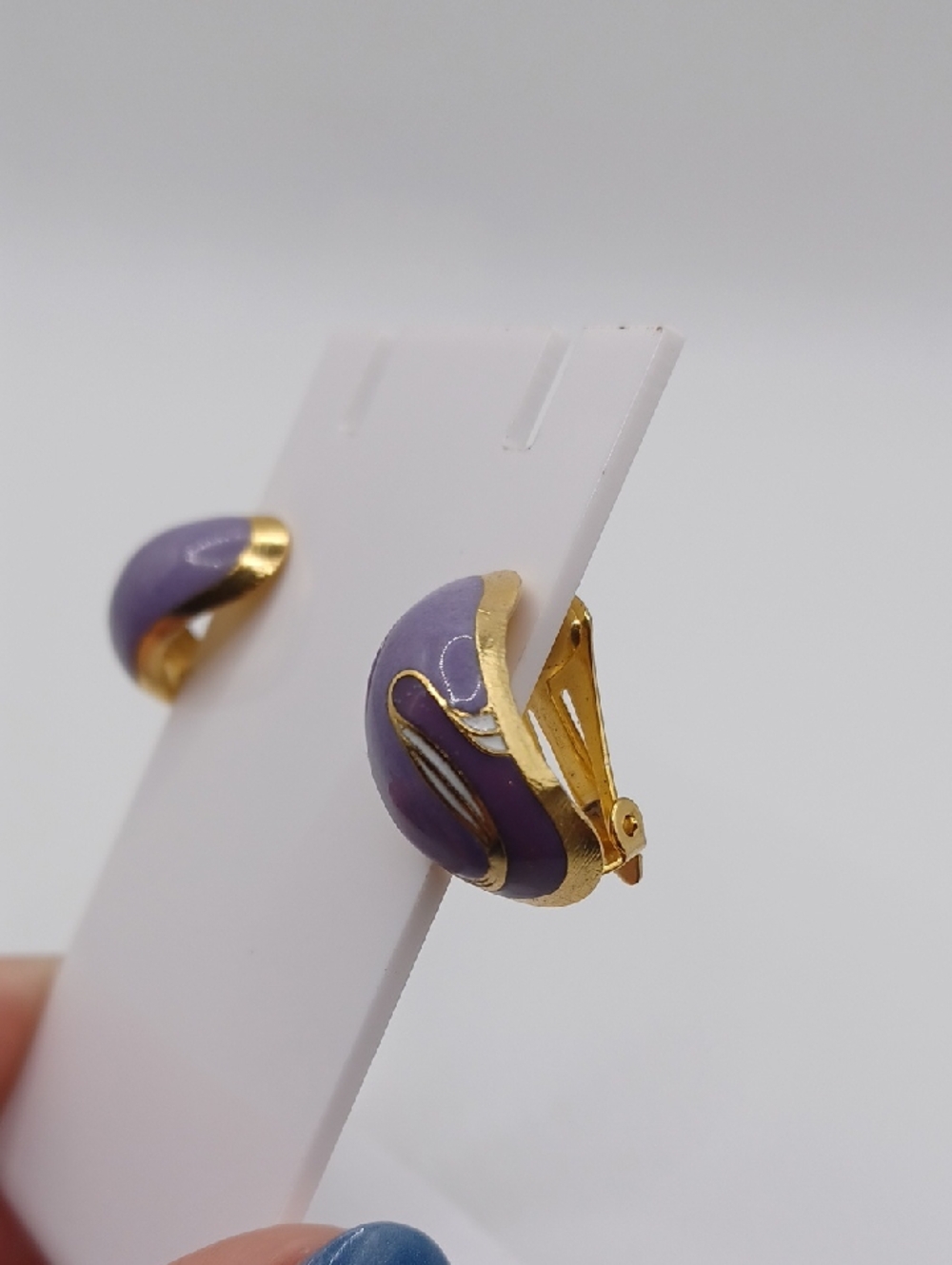 Taiwan Purple and Gold Tone Enamel Clip-On Earrings - Picture 4 of 7